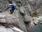 Barranquismo en Córcega. Xavi rapelando en el Barranco de Vacca